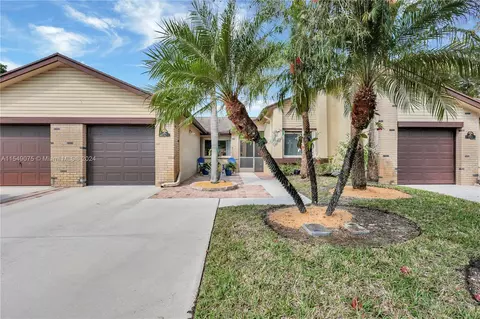 192 Meander Cir #62, Royal Palm Beach, FL 33411