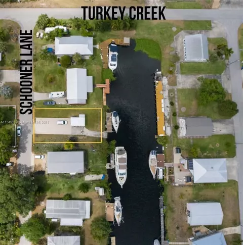 1037 Schooner Ln, Moore Haven, FL 33471