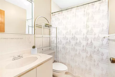 Bath - 7705 W 34th Ln, Hialeah, FL 33018 photo 2 of 2