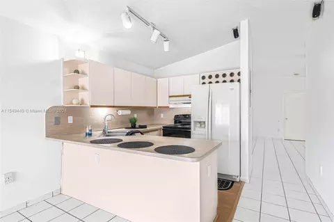 Kitchen - 7705 W 34th Ln, Hialeah, FL 33018 photo 3 of 4