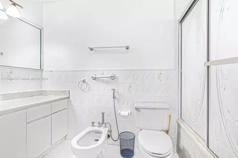Bath - 7705 W 34th Ln, Hialeah, FL 33018 photo 1 of 2