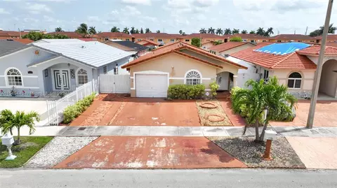Exterior - 7705 W 34th Ln, Hialeah, FL 33018 photo 7 of 8
