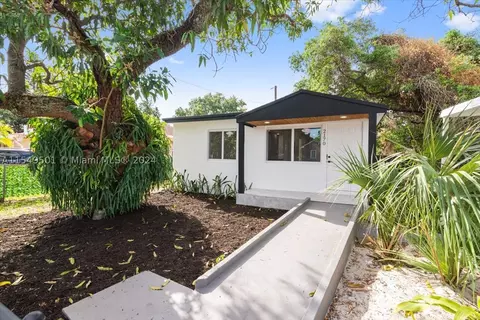 2170 NW 84th St, Miami, FL 33147