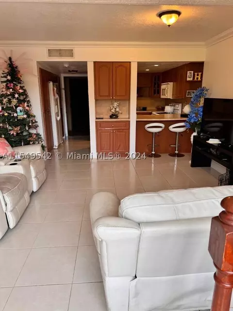 1750 W 56th St #221, Hialeah, FL 33012