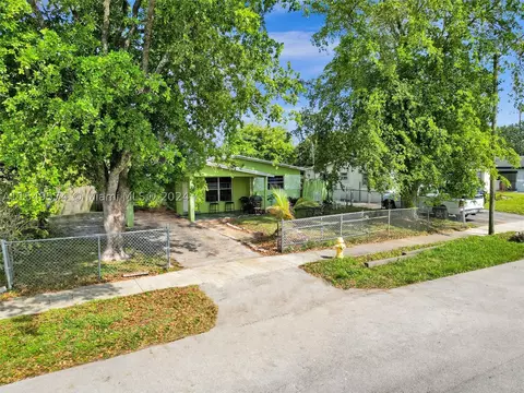900 NW 35th Ter, Lauderhill, FL 33311