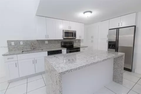 8956 NW 117th Ter, Hialeah Gardens, FL 33018