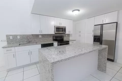 8956 NW 117th Ter, Hialeah Gardens, FL 33018