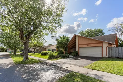 13270 SW 101st St, Miami, FL 33186