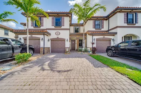 6526 S Anise Ct, Davie, FL 33314