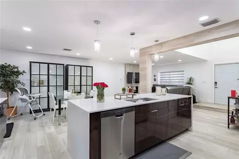 11 NW 110th Ave, Plantation, FL 33324