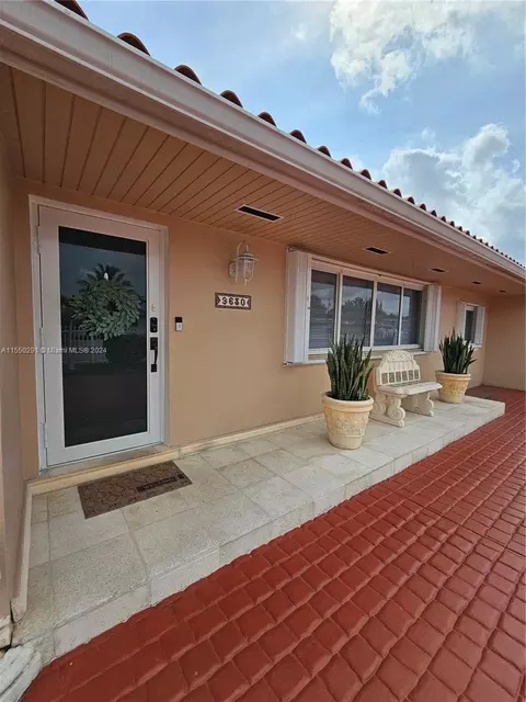 9630 SW 47th St, Miami, FL 33165