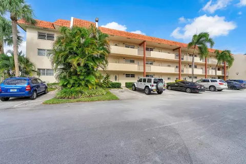 9411 N Hollybrook Lake Dr #109, Pembroke Pines, FL 33025