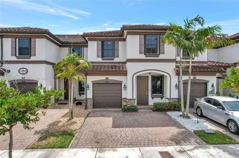 9020 NW 183rd St, Hialeah, FL 33018