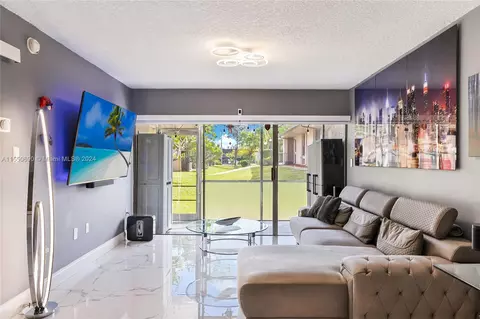 5769 Washington St #G2, Hollywood, FL 33023