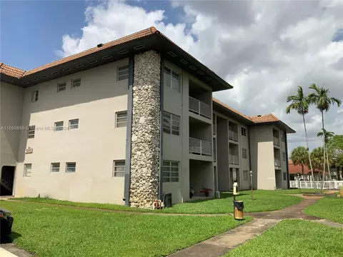 13920 Lake Placid Ct #B23, Miami Lakes, FL 33014