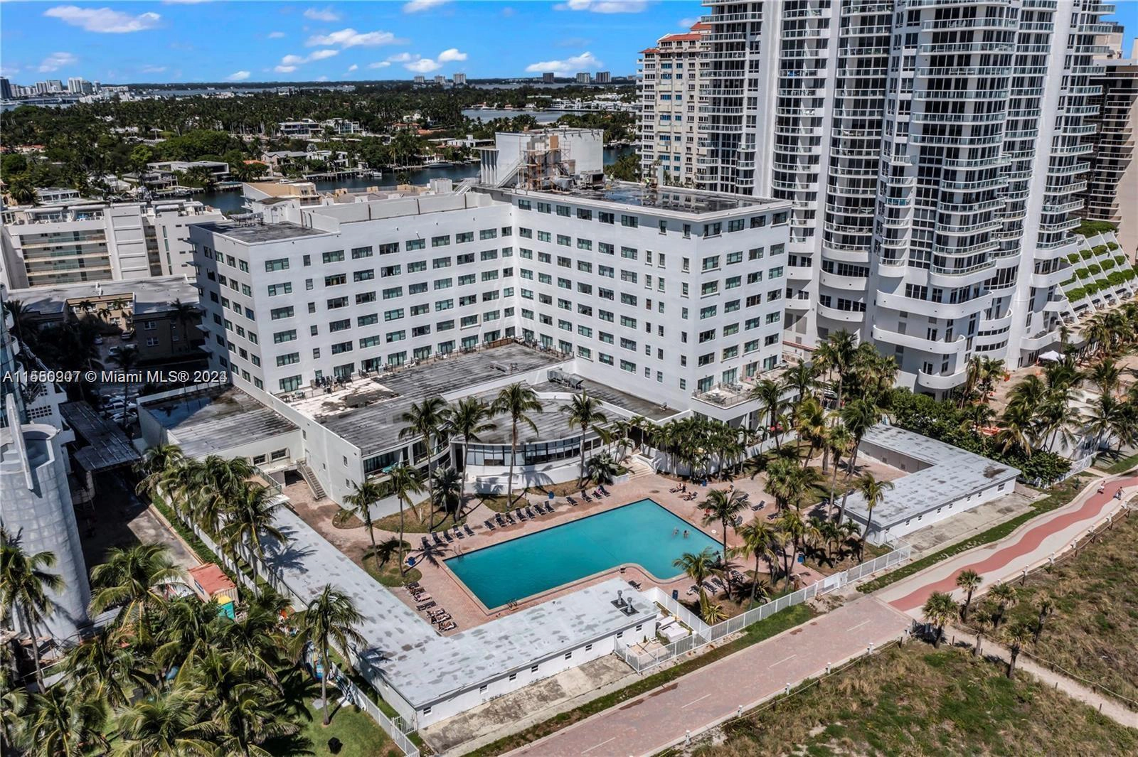6345 Collins Ave Unit 906