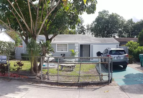 2422 NW 87th St, Miami, FL 33147