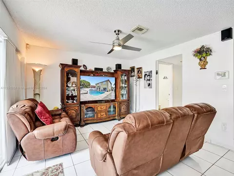 Living - 19824 NW 86th Ct, Hialeah, FL 33015 photo 4 of 6