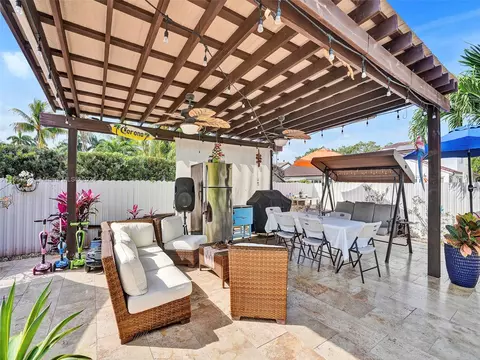 Exterior - 19824 NW 86th Ct, Hialeah, FL 33015 photo 7 of 12