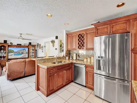 Kitchen - 19824 NW 86th Ct, Hialeah, FL 33015 photo 2 of 4
