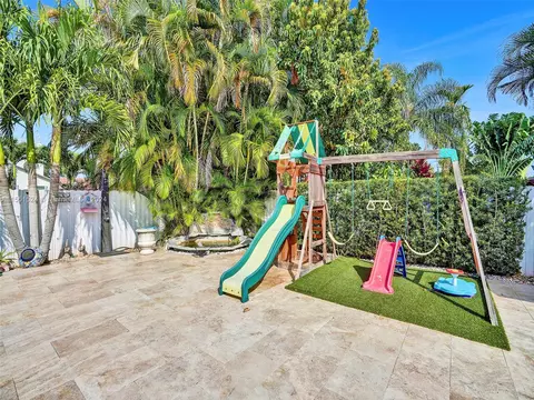 Exterior - 19824 NW 86th Ct, Hialeah, FL 33015 photo 11 of 12