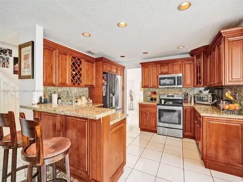 Kitchen - 19824 NW 86th Ct, Hialeah, FL 33015 photo 1 of 4