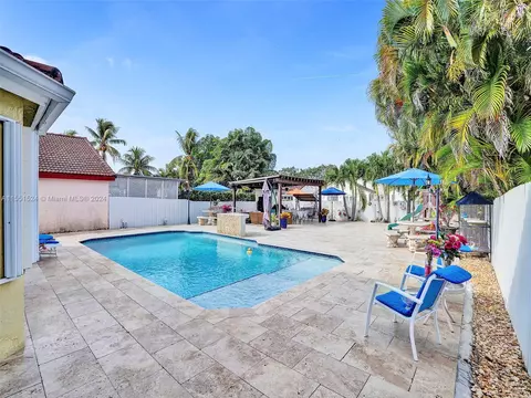 Exterior - 19824 NW 86th Ct, Hialeah, FL 33015 photo 3 of 12