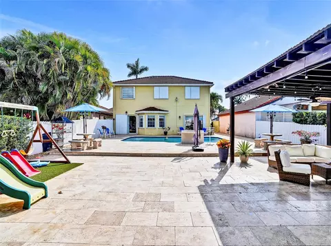 Exterior - 19824 NW 86th Ct, Hialeah, FL 33015 photo 9 of 12