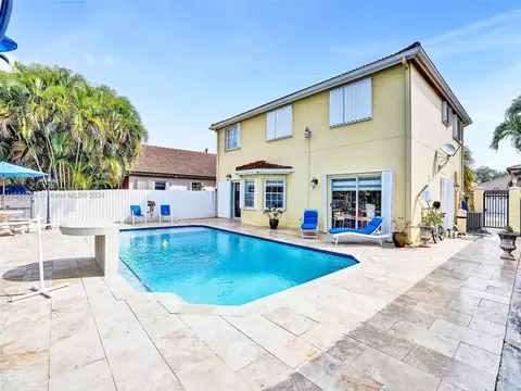 Exterior - 19824 NW 86th Ct, Hialeah, FL 33015 photo 2 of 12