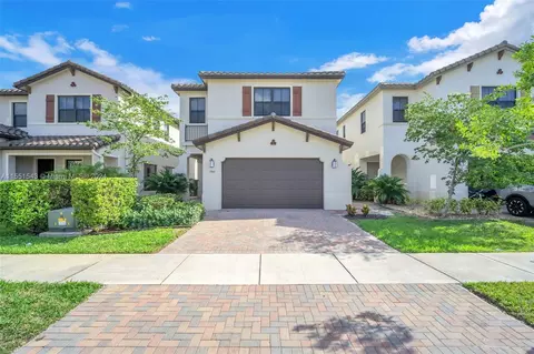 3544 W 97th St, Hialeah, FL 33018