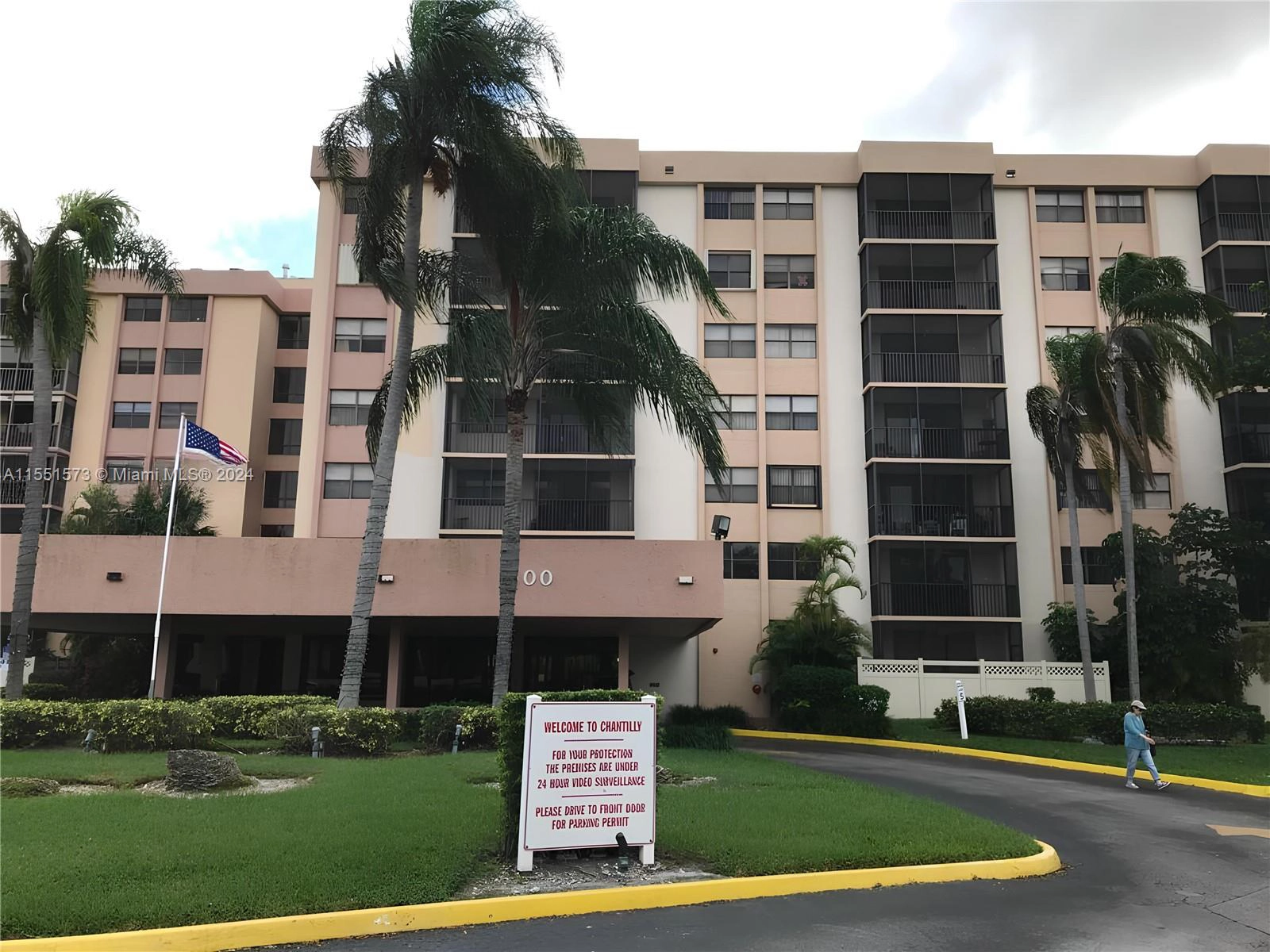 900 NE 195th St Unit 417  