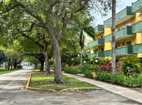1975 NE 135th St #2K, North Miami, FL 33181