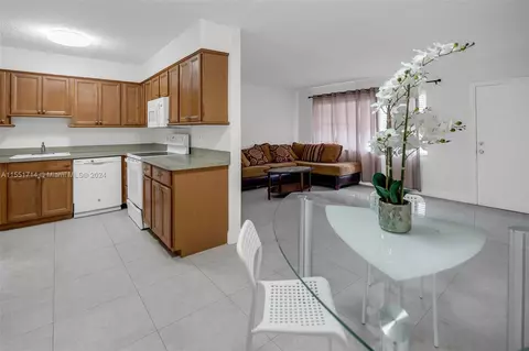 1100 SE 4th Ave #2, Deerfield Beach, FL 33441