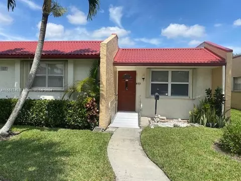 127 Lake Irene Dr, West Palm Beach, FL 33411