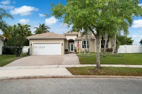 1092 NW 139th Ter, Pembroke Pines, FL 33028