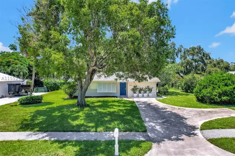 2598 Lone Pine Rd, Palm Beach Gardens, FL 33410