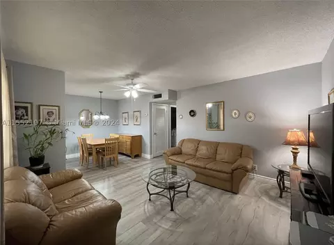 5300 Washington St #N216, Hollywood, FL 33021