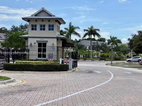 2008 Freeport Ln #2008, Riviera Beach, FL 33404