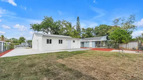 Exterior - 790 SE 3rd Pl, Hialeah, FL 33010 photo 12 of 12