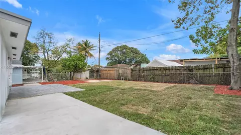 Exterior - 790 SE 3rd Pl, Hialeah, FL 33010 photo 8 of 12