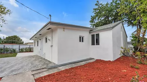 Exterior - 790 SE 3rd Pl, Hialeah, FL 33010 photo 9 of 12