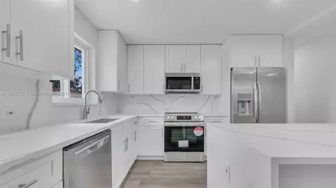 Kitchen - 790 SE 3rd Pl, Hialeah, FL 33010 photo 4 of 4