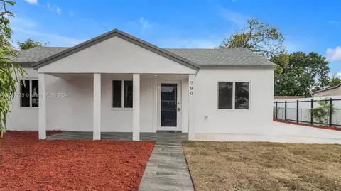 Exterior - 790 SE 3rd Pl, Hialeah, FL 33010 photo 7 of 12