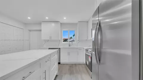 Kitchen - 790 SE 3rd Pl, Hialeah, FL 33010 photo 2 of 4