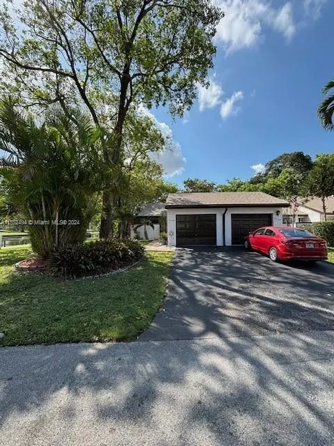 9222 Wedgewood Ln, Tamarac, FL 33321