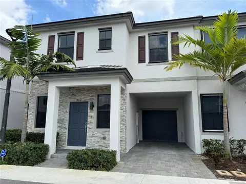 532 SW 19th Ter, Fort Lauderdale, FL 33312