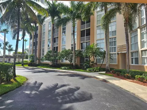 9755 NW 52nd St #306, Doral, FL 33178
