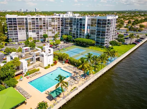 1000 Parkview Dr #703, Hallandale Beach, FL 33009