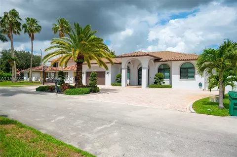 20020 Portcawl Dr, Hialeah, FL 33015