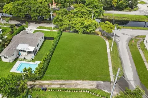 425 Esplanade Dr, Miami Springs, FL 33166